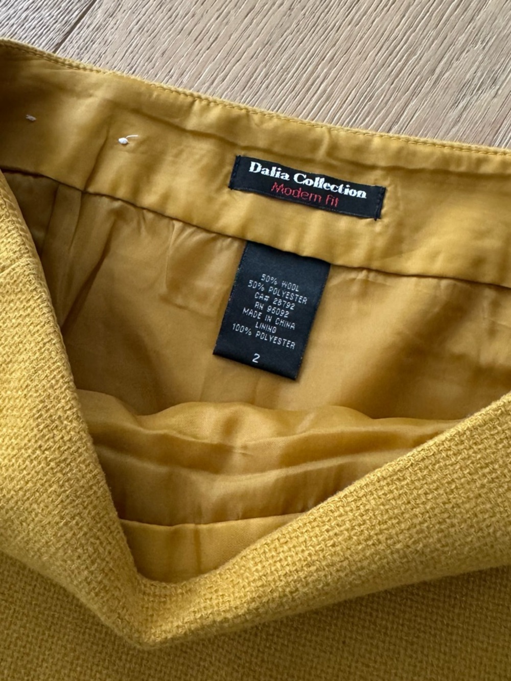 Dalia Collection Wool Blend Vintage Y2K
Mustard Yellow Mini Skirt size 2 - Picture 5 of 8
